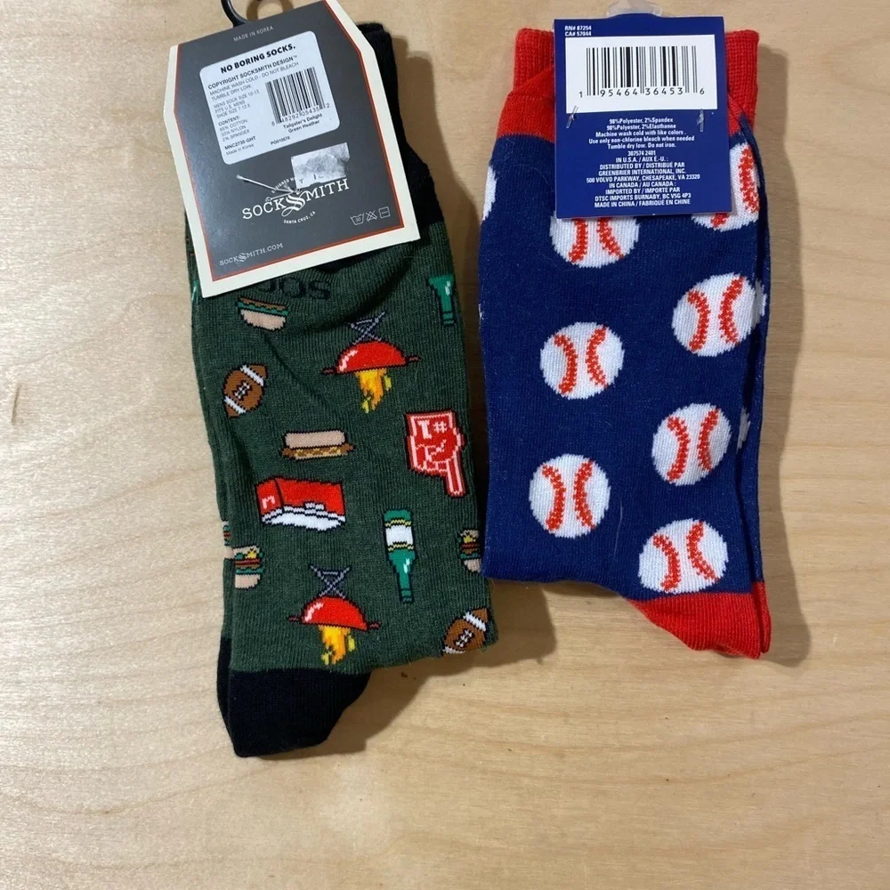 Two pair Men’s Graphic Socks Size 6-12 (DV)